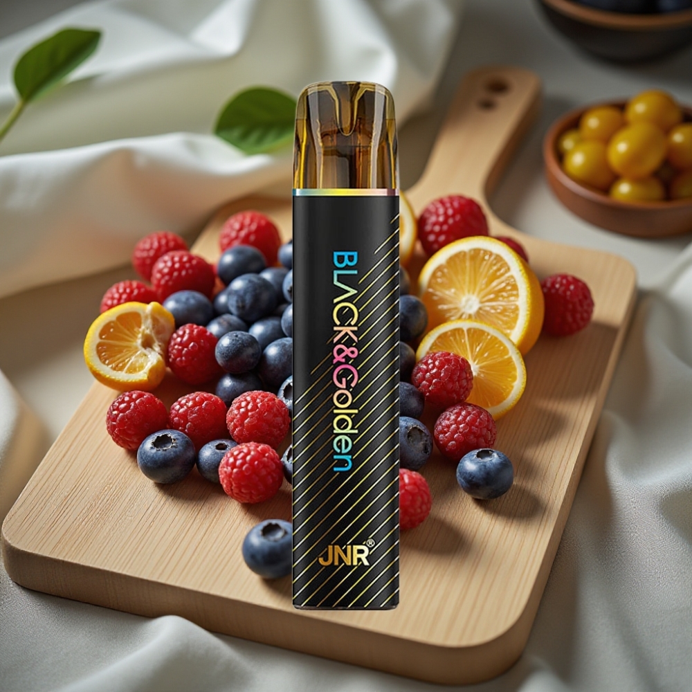 JNR Black&Golden 800 Puffs Disposable Vape Blauwe Bes Bubble Gum 550mAh 2ml TPD 2%