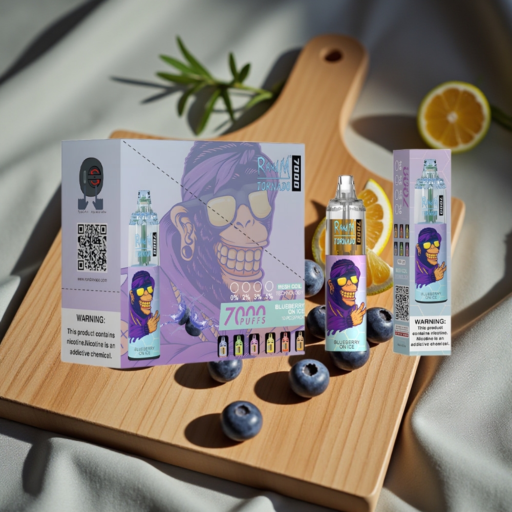 RandM Fumot Tornado 7000 Puffs 14ML 850MAH Mesh Coil Type-C RGB Luchtregeling Blauwe Bes Op IJs Disposable Vape